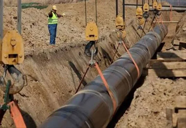 Pose de canalisation sur un chantier suivi en hygiène et sécurité